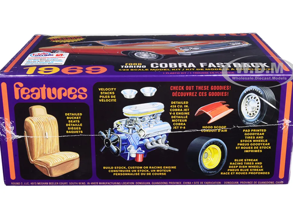 Skill 2 Model Kit 1969 Ford Torino Cobra Fastback 3-in-1 Kit 1/25 Scale Model AMT AMT1217M