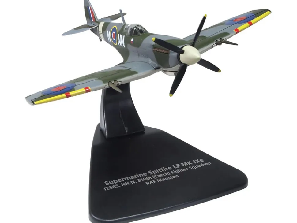 Supermarine Spitfire LF MK IXe Fighter Aircraft "TE565, 10th (Czech) Fighter Squadron, RAF Manston" Royal Air Force 1/72 Diecast Model Airplane by Oxford Diecast