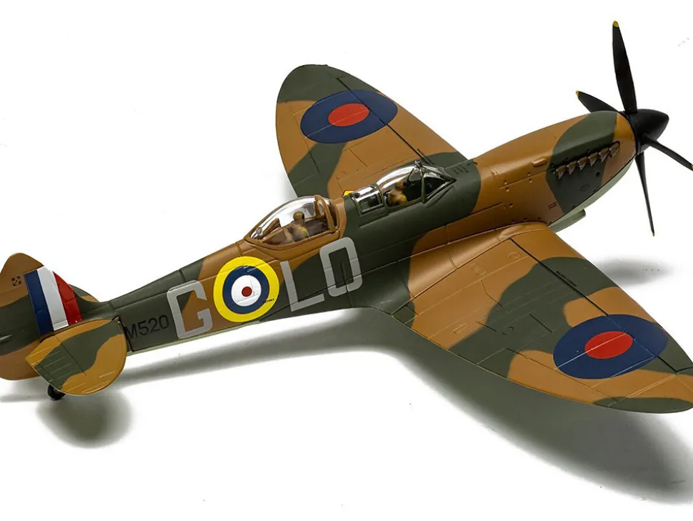 Supermarine Spitfire T.9 Aircraft "SM520, Spitfires.com, Goodwood Aerodrome" British Royal Air Force "The Aviation Archive" Series 1/72 Diecast Model by Corgi