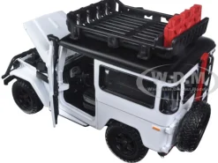 Toyota FJ40 Land Cruiser White "4x4 Overlanders" Series 1/24 Diecast Model Car Motormax 79137