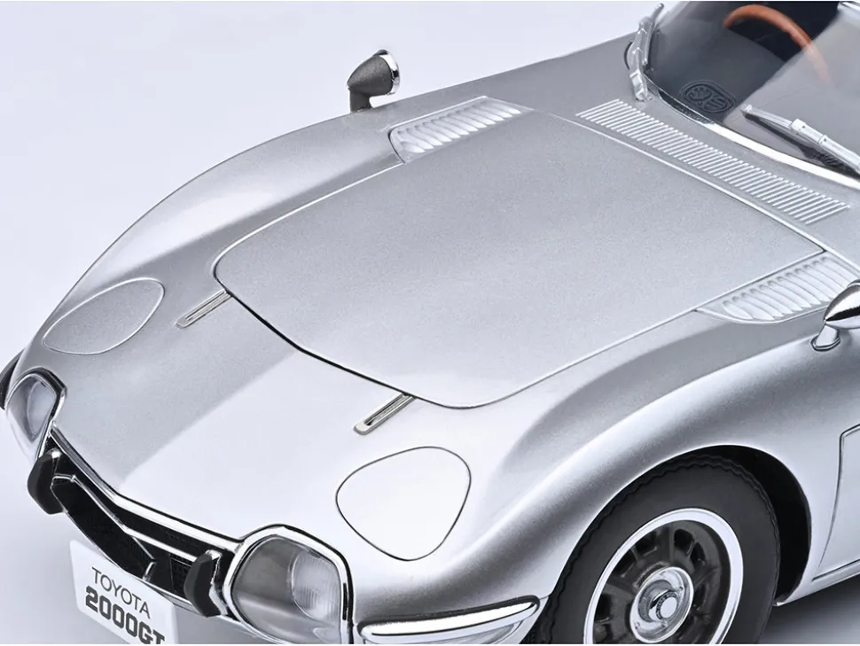 1967 Toyota 2000GT RHD (Right Hand Drive) Silver Metallic 1/18 Model Car by Autoart