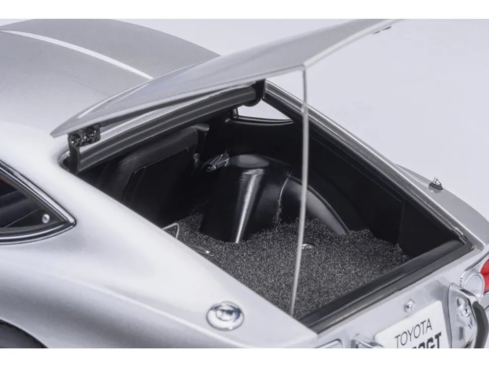 1967 Toyota 2000GT RHD (Right Hand Drive) Silver Metallic 1/18 Model Car by Autoart