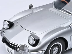 1967 Toyota 2000GT RHD (Right Hand Drive) Silver Metallic 1/18 Model Car by Autoart