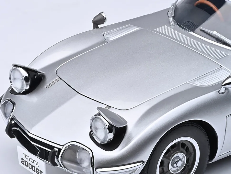 1967 Toyota 2000GT RHD (Right Hand Drive) Silver Metallic 1/18 Model Car by Autoart