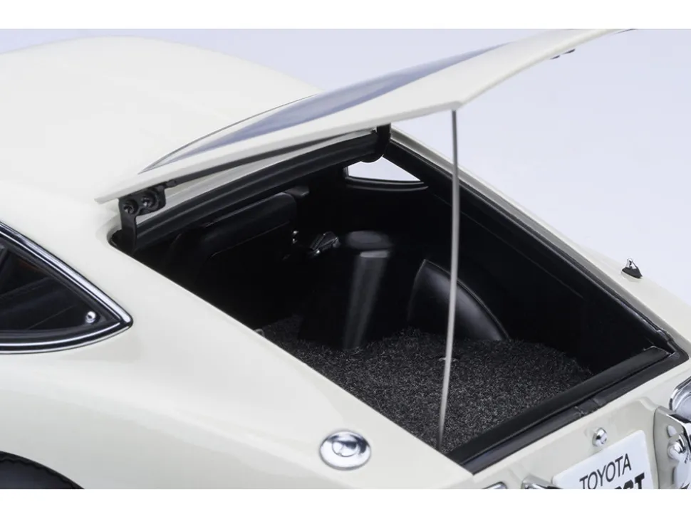 1967 Toyota 2000GT RHD (Right Hand Drive) White 1/18 Model Car by Autoart