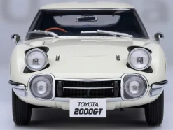 1967 Toyota 2000GT RHD (Right Hand Drive) White 1/18 Model Car by Autoart