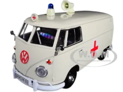 Volkswagen Type 2 T1 Ambulance Cream 1/24 Diecast Model Car Motormax 79565